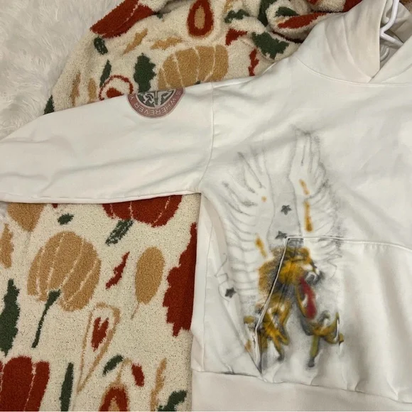 Travis Scott White Graphic Hoodie

Worn once. - Picture 2 of 7